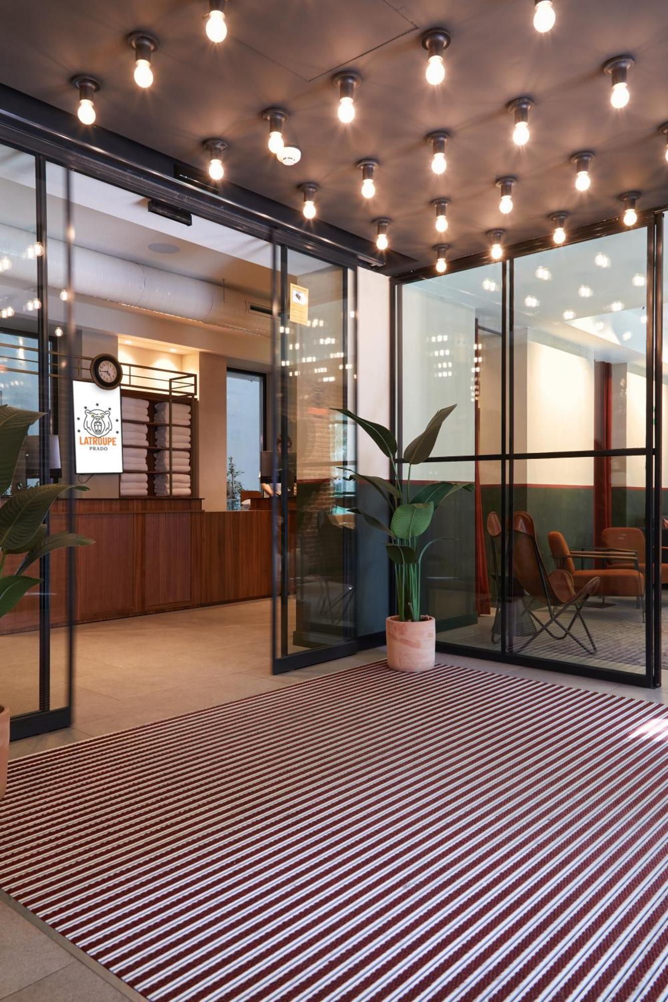 Latroupe Prado Hostel Madryt Zewnętrze zdjęcie